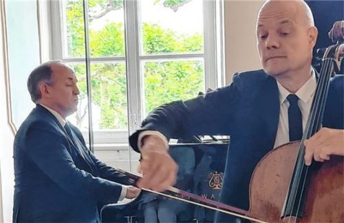 Jacques Ammon am Flügel und Eckart Runge am Violoncello spielten in ihrem neuen Programm „Opium“ einen faszinierenden Musikmix aus den 1920er-Jahren. Foto Giesen
