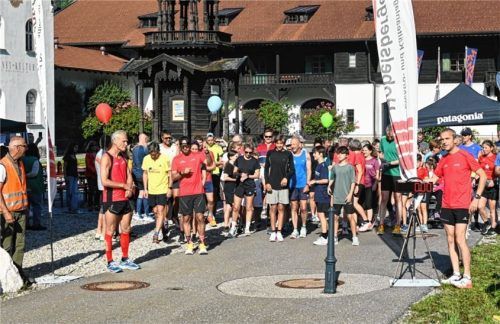 Knapp 100 Teilnehmer gingen beim Aschauer Bankerl-Lauf an den Start. Foto Kleisinger