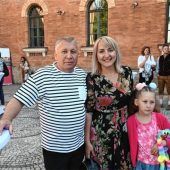 Karolina und Esfahani werden live eingebürgert