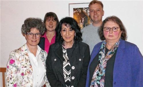 Machten sich Gedanken über die Angebotsstruktur: (von links) Martina Mauder, Petra Sigrist, Sonja Greim, Michael Auer, Vorsitzender des Dekanatsrats Inntal, und Diplom-Sozialpädagogin Hedwig Petzet. Foto  Schubert