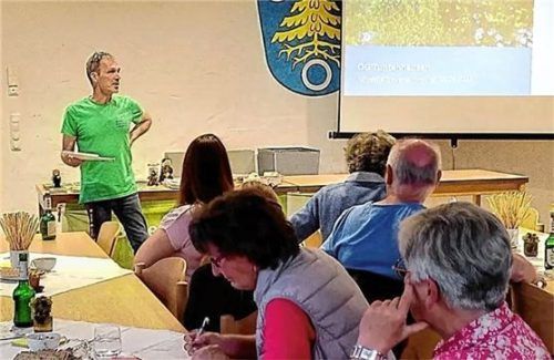 Martin John, Vorsitzender des Bund Naturschutz, bedankte sich bei den Mitgliedern für ihr Engagement. Foto re