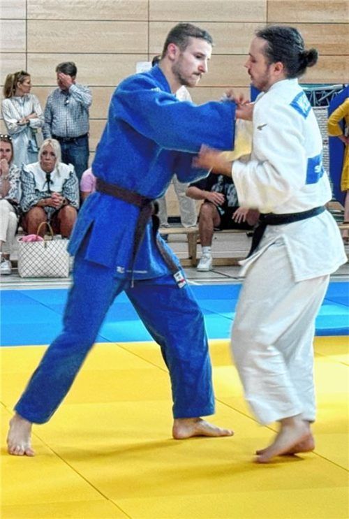 Moritz Schmidkte (links), steuerte zwei Siege für die Bad Aiblinger bei. Foto KG Aibling-Grafing