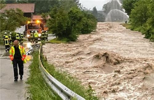 Nach dem Hochwasser in Rohrdorf baten Bürgermeister Simon Hausstetter (oben) und der Dritte Bürgermeister Martin Fischbacher um Hilfe für betroffene Anlieger.Foto Hausstetter