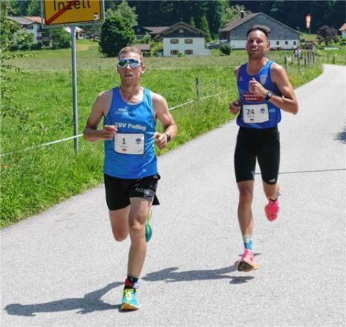 Noch gemeinsam an der Spitze: Florian Prambs (links) und Michael Diensthuber. In der dritten Runde zog Diensthuber das Tempo an.Foto Helmuth Wegscheider