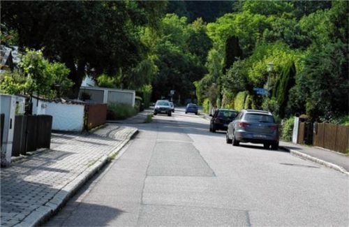 Saniert wird auch die Von-Andrian-Straße in Westerham. Foto merk