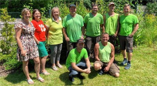 Sie sind das Team hinter Hausmeisterservice Mühldorf. Die Firma bietet ein breites Spektrum von Anlagenpflege bis zu Reinigungsdiensten an.