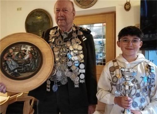 Sie zielten am besten: Schützenkönig Horst Kirner (links) und Jungschützenkönig Jonas Mayländer.Foto re