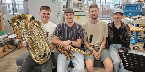 Spielen mit großer Leidenschaft in der Holzerband: (von links) Johannes Seethaler, Peter Zengerle, Silver Wanning und Susanna Kleiner. Foto Cordula Wildauer