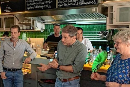 Startschuss für das neue Angebot für Menschen mit einer Krebserkrankung. Organisiert wurde der Abend von: (von links) Dr. Robert Keilmann, Dr. Kai Nowak und von Almuth Aicher. Foto Bürgerstiftung Rosenheim