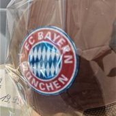 Pinke Trikots und Schokofußbälle