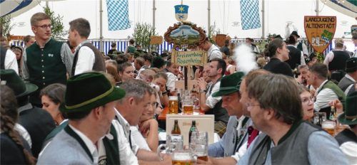 1600 Besucher waren am Sonntag ins Festzelt gekommen, um mit der Jungbauernschaft Neukirchen zu feiern. Fotos Schubert