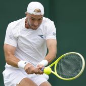 Blondie Struff startet mit Wucht