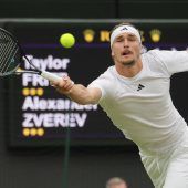 „Auf einem Bein“ – Zverev bricht ein