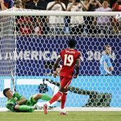 Davies verschießt, Suarez jubelt