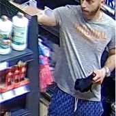 Polizei sucht mit Fotos nach Gewalttäter