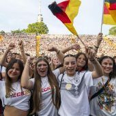 703 000 feierten in der Fan Zone