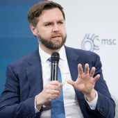 Trump wählt  J.D. Vance  als Vize aus