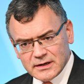 Umstrittenes Bundeswehr-Gesetz beschlossen