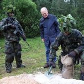 Scholz: Wehretat passt doch