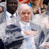 Gänsehaut-Feier, Dion großartig, Infantino im Regen
