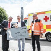 Gabor spendet 10428 Euro an das Rote Kreuz