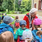 Kinder zu Besuch im Schloss