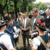 Söder als Ehrengast bei Einweihung des Schulneubaus