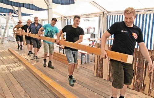 Alle packen mit an für die Festtage zum 150. Bestehen der Freiwilligen Feuerwehr Westerndorf Sankt Peter.