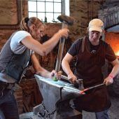 Mit Zeichenstift und Hammer aktiv