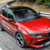 Erster E-Alfa drückt auf die Tube