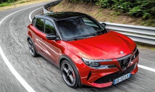 Beeindruckte bei der Testfahrt in Balocco: der erste batterieelektrische Alfa Romeo Junior Elettrica 280. Foto Autoren-Union Mobilität/Alfa Romeo