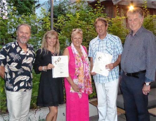 Bei der Ehrung: (von links) Wolfgang Moritz, Zweiter Vorsitzender der Verkehrswacht Rosenheim, Viktoria Heise, Sabine Balletshofer-Wimmer, Christian Bönig und Franz Polland.