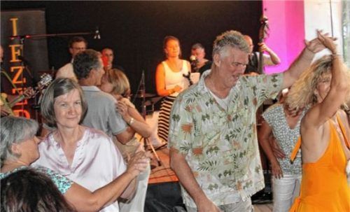 Bei Jazz und Swing der Gruppe „Jezzda“ schwang der ein oder andere gerne das Tanzbein. Foto Strim