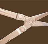 Mann mit Schere auf Bahnsteig attackiert