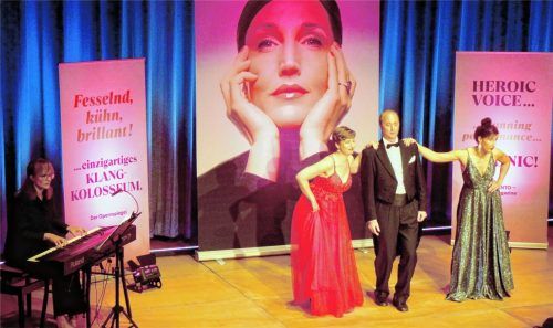 Boten neben guter Unterhaltung auch fantastische Musik: (von links) Olena Vasylenko am Klavier, Susanne Heinzmann, Philipp Gaiser und Isabel Blechschmidt. Foto fischer
