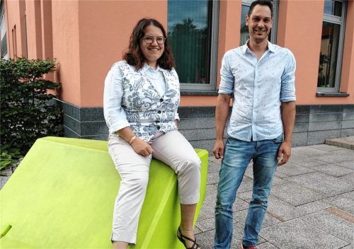 Charlotte Jablowsky ist seit März Anlaufstelle für jugendliche Stephanskirchner. Sie hat – auch zur Freude ihres Arbeitgebers, Christian Bauer von der Diakonie – die „Box“ auf links gedreht. Foto Hampel