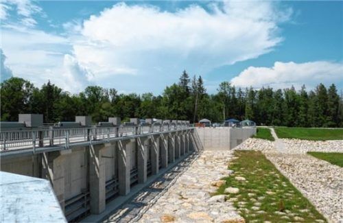 Das Hochwasserrückhaltebecken in Schwaig. Fotos  Merk