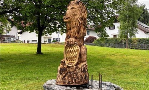 Das neue Kunstwerk ist rund drei Meter groß. Foto Bichler