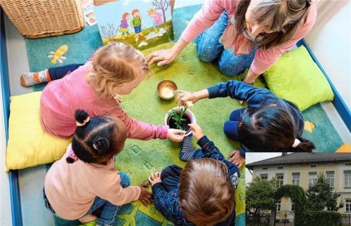 Den ganzen Tag miteinander spielen, das können die kleinsten Schechener derzeit nicht. Um 12.30 Uhr ist Schluss in der Kita Sonnenschein (kleines Foto).Fotos  dpa/Hampel