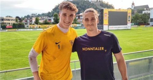 Der 18-jährige Keeper Fabian Oshowski (links/mit SAK-Chefcoach Paul Zeyringer) wechselte von Jahn Regensburg nach Salzburg.Foto privat