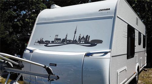 Der am 6. Juli in Kolbermoor gestohlene Wohnwagen ist wieder da, weist allerdings auch einige Schäden auf. Foto re