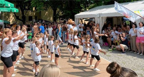Der Auftritt des Tanzstudios Rodestava wurde von den Zuschauern gefeiert. Fotos re