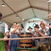 Bayerns größtes Trachtenfest gestartet