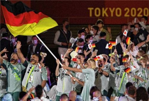 Der Einmarsch der deutschen Delegation bei den Olympischen Spielen 2021 in Tokio.Foto Swen Pförtner/DPA