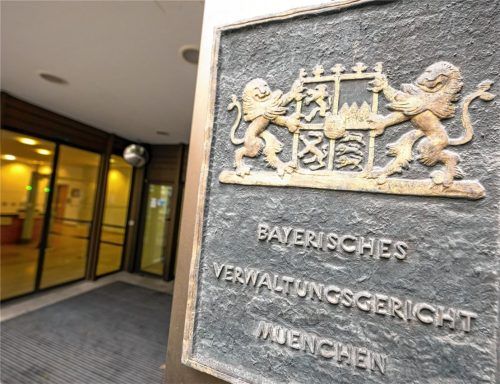 Der Gemeinde Feldkirchen-Westerham bleibt nur noch wenig Zeit, um gegen die erteilte Baugenehmigung einer Flüchtlingsunterkunft in Westerham Klage beim Bayerischen Verwaltungsgericht einzureichen. Foto dpa