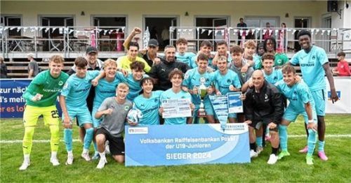 Die A-Junioren der SpVgg Greuther Fürth haben sich den bayerischen Pokal dank eines Finalerfolgs über 1860 Rosenheim gesichert.Foto BFV