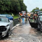 Sieben Verletzte bei Unfall auf B15