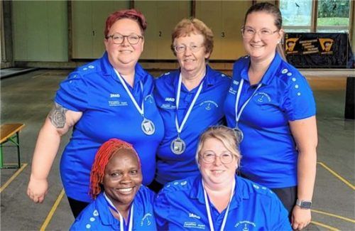 Die Aufsteiger des TSV Taufkirchen: Andrea Zahner, Regina Mayer, Marianne Hierl, Mary Kagwiria Benson und Roswitha Huber.Foto Kamhuber