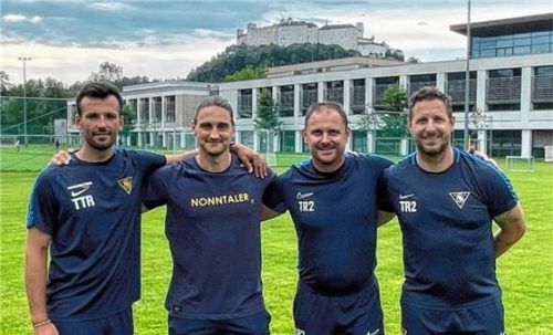 Die Festung in Sichtweite: das Trainerteam des SAK mit Siegfried Straßhofer (Zweiter von rechts).Foto privat