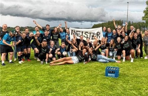 Die frisch gekürten Meisterinnen der SG FFC 07 Bad Aibling/TSV Hohenthann.Foto  FFC 07 Bad Aibling